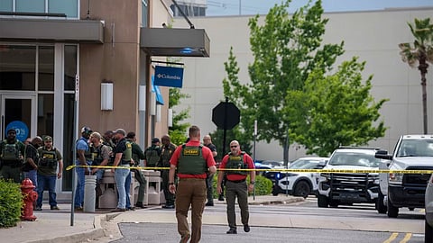 அமெரிக்காவில் வணிக வளாகத்தில் துப்பாக்கி சூடு - 10 பேர் காயம்