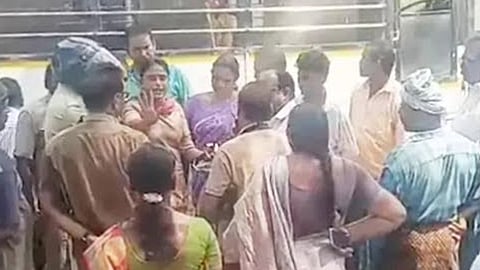 டிரைவருடன் பெண் வாக்குவாதம் செய்த காட்சி.