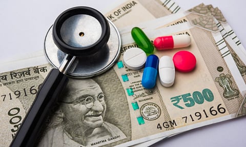 நாட்டில் 10 ஆண்டுகளில் மருத்துவ செலவுகள் 5 மடங்கு உயர்வு.. நோய்கள் அதிகரித்தாலும் மருத்துவமனை செல்வோர் விகிதம் குறைவு - புள்ளிவிவரம் 