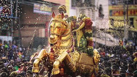 1-ந்தேதி வைகை ஆற்றில் இறங்கும் வைபவம்- அழகர் கோவில் சித்திரை திருவிழா நாளை தொடங்குகிறது