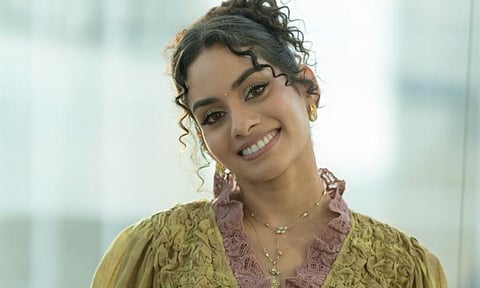 'வாரி வாரி' பாடல் மூலம் ரசிகர்களை கவர்ந்த பாப் நட்சத்திர பாடகி DHEE 