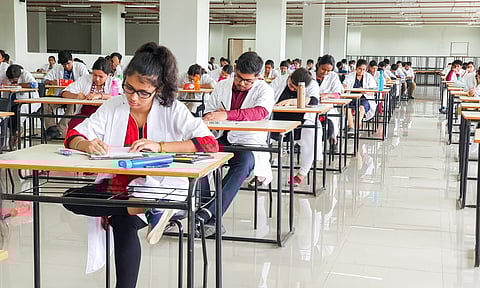 NEET தேர்வுக்கான ஹால் டிக்கெட்  வெளியானது