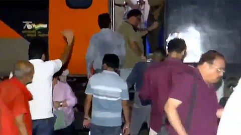 புனே அருகே வந்தே பாரத் ரெயில் தடம் புரண்டு விபத்து