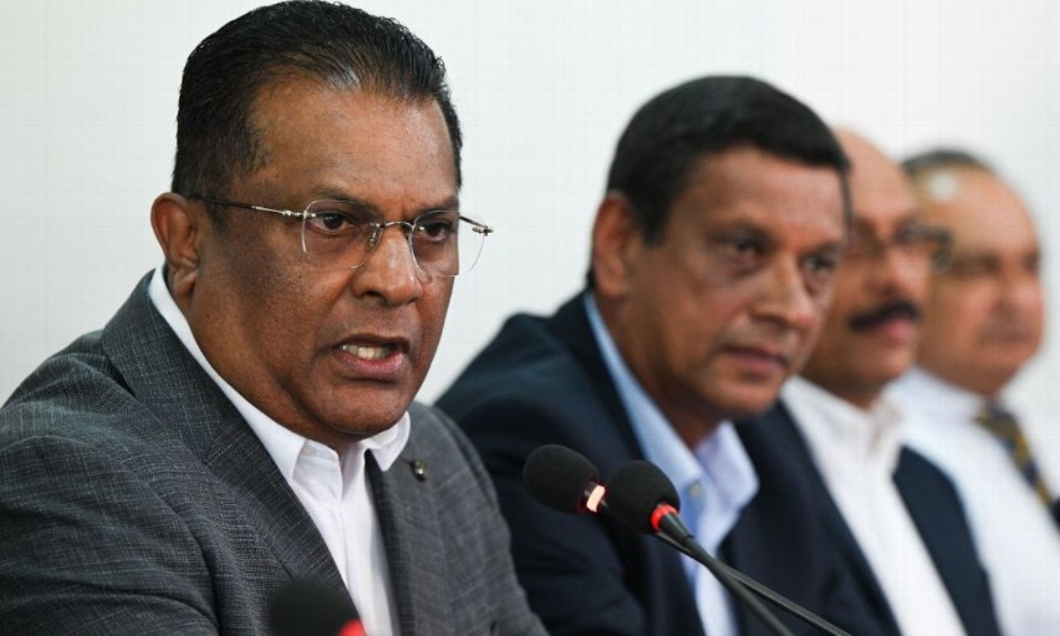 இலங்கை கிரிக்கெட் வாரியத் தலைவர் ஷம்மி சில்வா, செயற்குழு உறுப்பினர்கள் கூட்டாக ராஜினாமா!