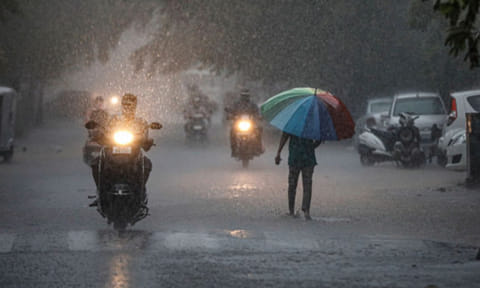 தமிழகத்தில் 19 மாவட்டங்களில் இரவு 10 மணி வரை மழைக்கு வாய்ப்பு   