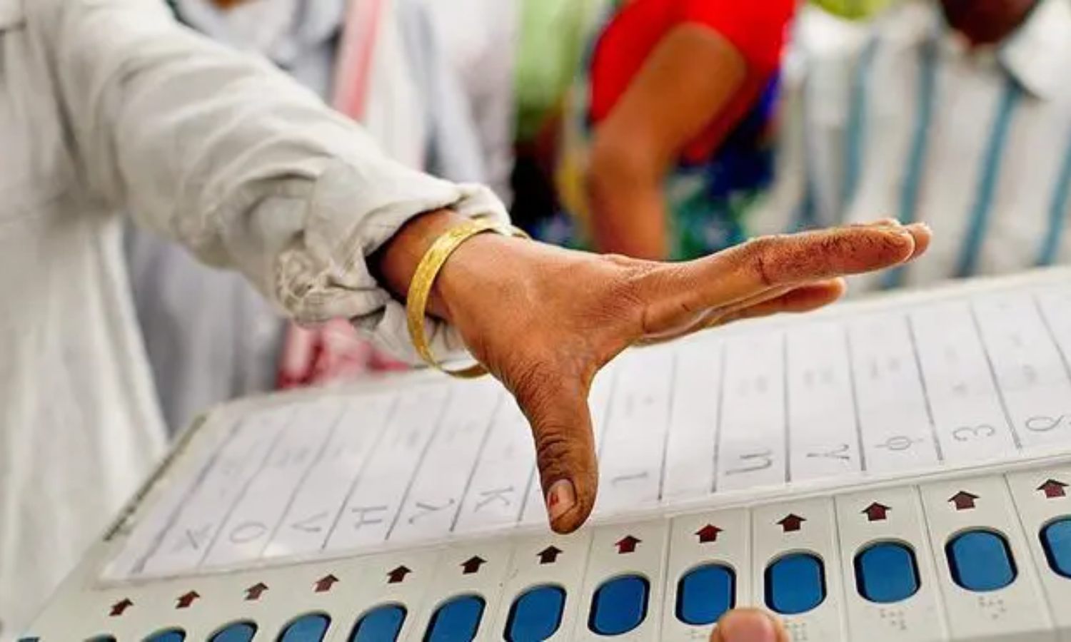 திருப்பத்தூர் சட்டமன்ற தொகுதிக்குட்பட்ட 6 கிராமங்களுக்கு மீண்டும் வாக்குப்பதிவு நடத்தக் கோரிய வழக்கு தள்ளுபடி!