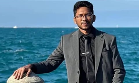  H-1B விசா நெருக்கடி: வேலை கிடைக்காத விரக்தியில் அமெரிக்காவில் இளம் இந்திய பட்டதாரி தற்கொலை 
