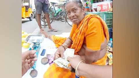 ரூ.500 டம்மி நோட்டை கொடுத்து ஏமாற்றிய பெண்: திருவொற்றியூர் மூதாட்டிக்கு உதவிகள் குவிகிறது