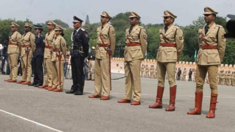நாடே திரும்பி பார்க்கிறது... ஐ.ஏ.எஸ். அதிகாரிகளை உருவாக்கும் கிராமம்