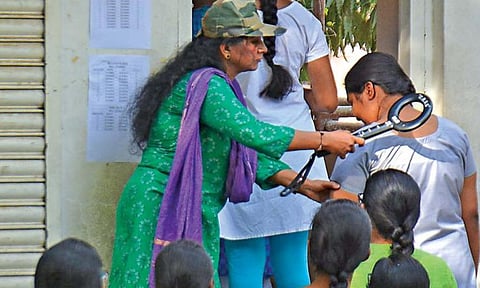 இன்று நாடு முழுவதும் NEET தேர்வு - மாணவர்கள் கவனத்தில் கொள்ள வேண்டிய முக்கிய விதிமுறைகள்!
