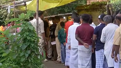 மேற்கு வங்கத்தில் 15 வாக்குச்சாவடிகளில் மறு வாக்குப்பதிவு தொடங்கியது