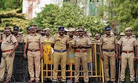 நாளை 5 மாநில தேர்தல் வாக்கு எண்ணிக்கை: தமிழகம் முழுவதும்  ஒரு லட்சம் போலீசார் குவிப்பு