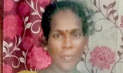 கைது செய்யப்பட்ட ரேணுகா, ரேவதி.