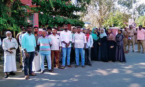 புஞ்சை புளியம்பட்டி போலீஸ் நிலையத்தை முற்றுகையிட்ட பாப்புலர் பிரண்ட் ஆப் இந்தியா உறுப்பினர்கள்.