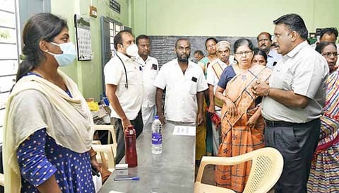 மாற்றுத்திறனாளிகளுக்கான மருத்துவ முகாமை கலெக்டர் முரளிதரன் பார்வையிட்டு ஆய்வு செய்தார்