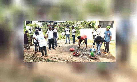 இந்திய ஜனநாயக   வாலிபர் சங்கம் சார்பில் தூய்மைப்பணி