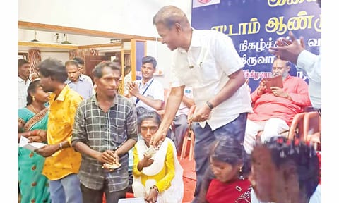 மிட்டவுன் ரோட்டரி அறக்கட்டளை தலைவர் டாக்டர் வி.பாலகிருஷ்ணன் ஆசீர்வதித்தார்.