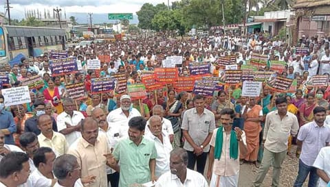 பொள்ளாச்சியில் விவசாயிகள் ஆர்ப்பாட்டம்
