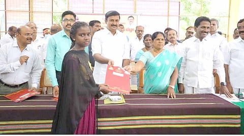 மொத்தம் ரூ .72.82 லட்சம் மதிப்பீட்டில் நலத்திட்ட உதவிகள் வழங்கப்பட்டுள்ளது