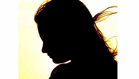 சித்தூர் அருகே 6 வயது சிறுமியை பலாத்காரம் செய்தவரை மரத்தில் கட்டி வைத்து அடி உதை