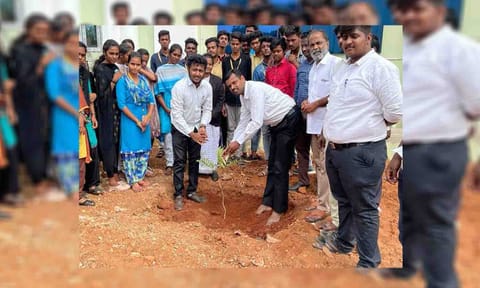 &nbsp;மரக்கன்றுகள் நடும் விழா 
