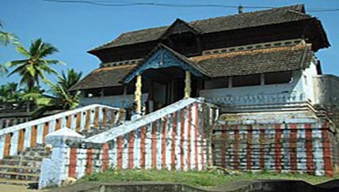 திருவட்டார் ஆதிகேசவன் கோவில் கும்பாபிஷேகத்திற்கு உள்ளூர் விடுமுறை விடவேண்டும்