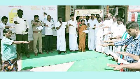 உறுதிமொழி எடுத்துக்கொண்டபோது எடுத்த படம்.&nbsp;