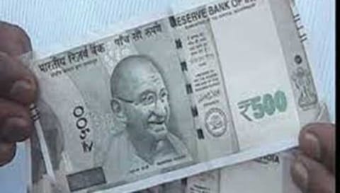அரசு பள்ளியில் சேரும் மாணவா்களுக்கு ரூ.1000 பரிசு