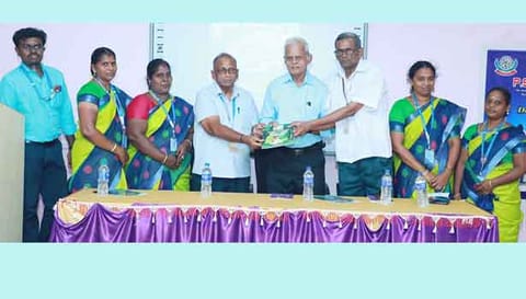 தமிழ்ச்சோைல புத்தக வெளியீட்டு விழாவில் பங்கேற்றவர்கள்.&nbsp;