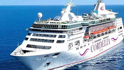 புதுச்சேரியில் அனுமதி மறுப்பு ?- நடுக்கடலில் நிற்கும் சொகுசு கப்பல்