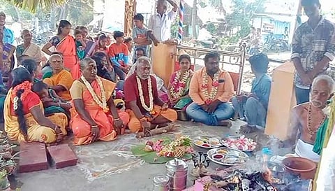கும்பாபிஷேகத்தை முன்னிட்டு யாகசாலை பூஜை நடைபெற்றது.