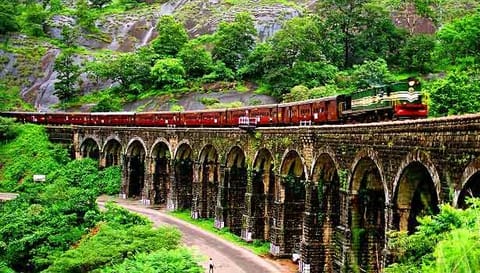 வைகாசி விசாகத்தை முன்னிட்டு செங்கோட்டை-மதுரை ரெயில் பழனி வரை நீட்டிப்பு