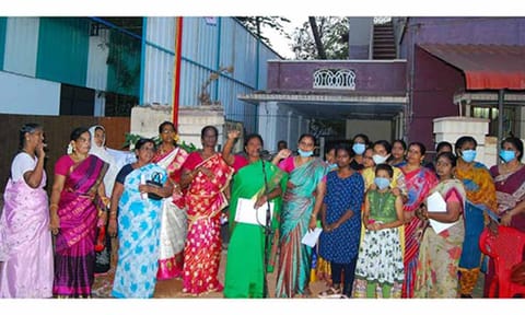 தஞ்சையில் மாதர் சங்க கொடியேற்று விழா நடந்தது.