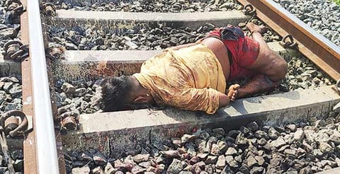 ரெயிலில் அடிபட்டு இறந்த ஆனந்த்.