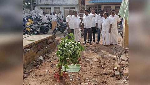 தேர் நிலை கூடம் அமைப்பதற்கான பூமி பூஜை நடைபெற்ற காட்சி.