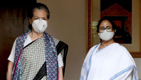 விரைவில் பொது வாழ்க்கைக்கு திரும்புங்கள்- சோனியா குணமடைய மம்தா பிரார்த்தனை