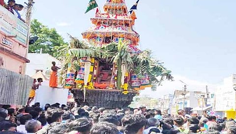 தேரோட்டத்தில் கலந்து கொண்ட பக்தர்கள் கூட்டத்தின் ஒரு பகுதியினர்.