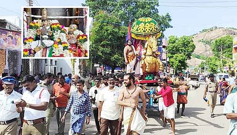 மொட்டையரசு திருவிழாவில் தங்க குதிரை வாகனத்தில் தெய்வானையுடன்,  முருகப்பெருமான் எழுந்தருளினார்.