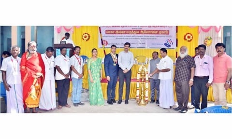 முகாமை தொழிலதிபர் ஏ.ஆர்.சி. விஸ்வநாதன் குத்து விளக்கேற்றி தொடங்கி வைத்தார்.