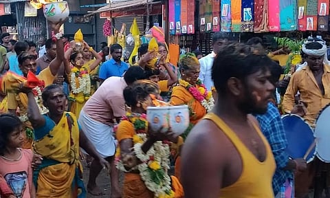 ஜெனகை மாரியம்மன் கோவிலில் பால்குடம், அக்னிச்சட்டி எடுத்து பக்தர்கள் நேர்த்திக்கடன்