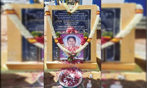 தார்ச்சாலைக்கு தலைவர் தண்டபாணி சாலை என பெயர் சூட்டப்பட்டது.