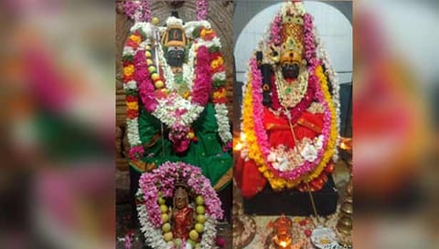 வைகாசி மாத கடைசி பவுர்ணமி முன்னிட்டு பரமத்தி அங்காள பரமேஸ்வரி, கோப்பணம்பாளையம் பரமேஸ்வர் ஆலயத்தில் உள்ள அங்காள பரமேஸ்வரி அம்மன் ஆகிய அம்மன்கள் சிறப்பு அலங்காரத்தில் இருந்த போது எடுத்த படம்.