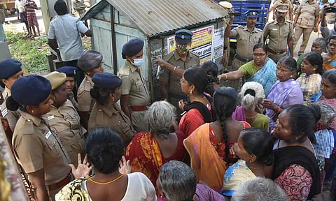 பாதாள சாக்கடை கழிவுநீர் ஊற்று நிலையம் அமைக்க பொதுமக்கள் எதிர்ப்பு