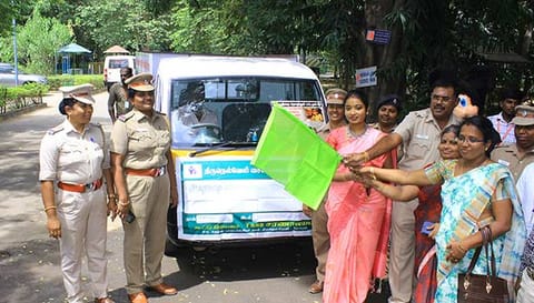 பேரணியை தேசிய குழந்தைகள் உரிமைகள் பாதுகாப்பு ஆணைய உறுப்பினர் சரண்யா ஜெயக்குமார் தொடங்கி வைத்த போது எடுத்தபடம்.
