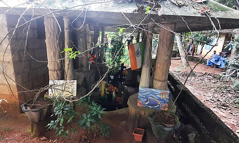 ரோசி தனக்கு தானே கட்டிய கல்லறை