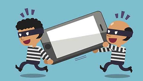 ரூ. 9 லட்சம் மதிப்புள்ள 34 செல்போன்கள் அபேஸ்