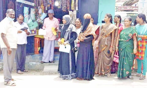 துண்டு பிரசுரங்கள் வழங்கப்பட்டது.
