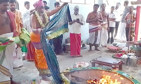 சண்டி ஹோமம் நடந்தது.
