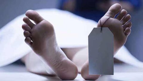 மோட்டார்சைக்கிள்களில் இருந்து தவறி கீழே விழுந்த வாட்ச்மேன் சாவு