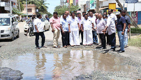 முக்கடல் அணையில் இருந்து  நாகர்கோவிலுக்கு குடிநீர் வழங்கும் பிரதான குழாயில் உடைப்பு மேயர் மகேஷ், அதிகாரிகள் ஆய்வு